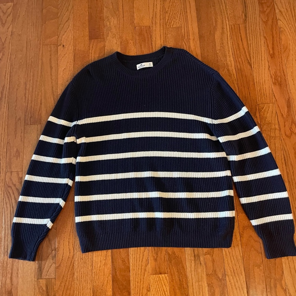 Hollister Sweater Navy with white stripes